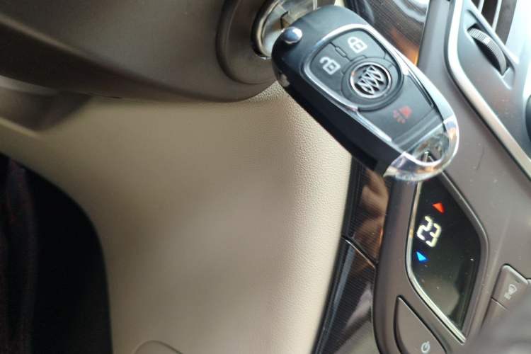Used Buick Regal 2014 2.0L Leading Fashion Edition Vehicle Key
