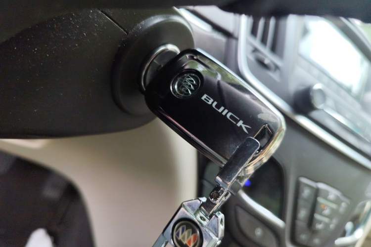 Used Buick Regal 2014 2.0L Leading Fashion Edition Vehicle Key