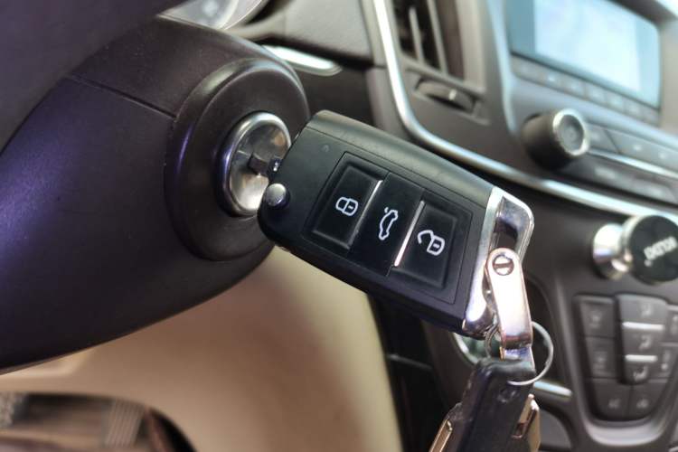 Used Buick Regal 2014 2.0L Leading Fashion Edition Vehicle Key