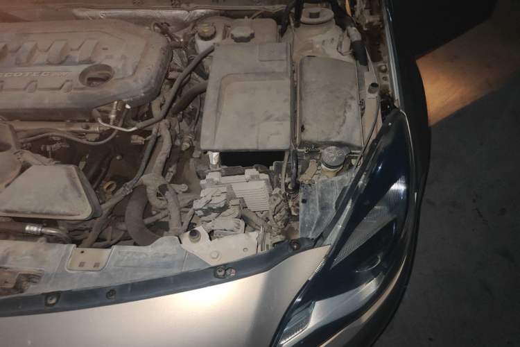 Used Buick Regal 2014 2.0L Leading Fashion Edition Engine Bay Left
