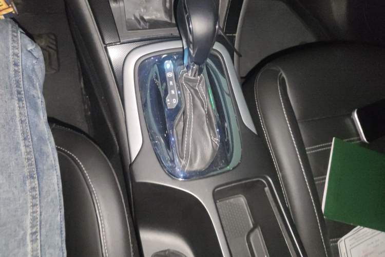 Used Buick Regal 2014 1.6T Fashionable Tech Edition Gear Lever