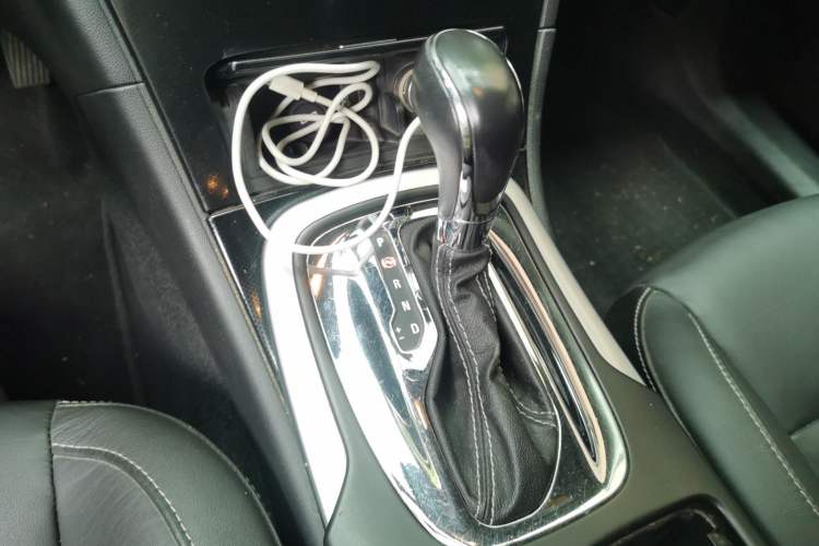 Used Buick Regal 2014 1.6T Fashionable Tech Edition Gear Lever