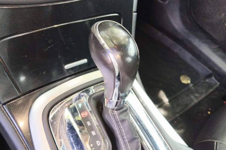 Used Buick Regal 2014 1.6T Fashionable Tech Edition Gear Lever