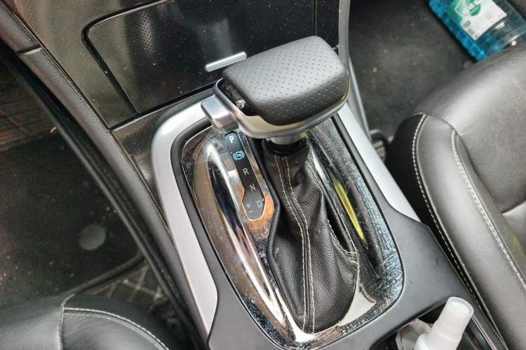 Used Buick Regal 2014 1.6T Fashionable Tech Edition Gear Lever