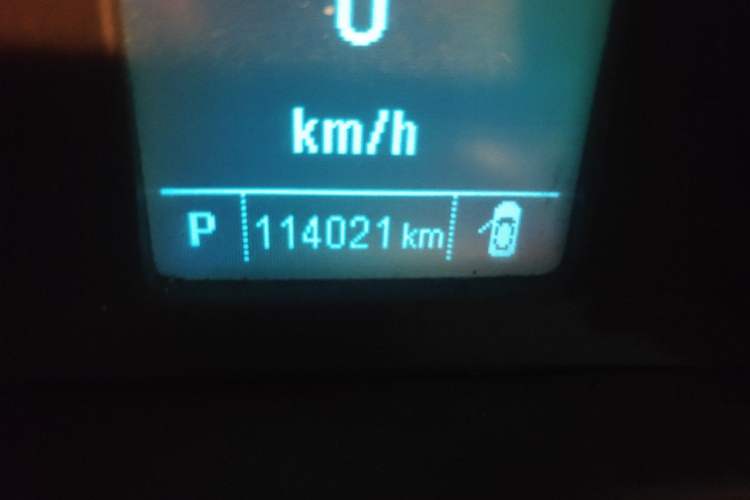 Used Buick Regal 2014 2.0L Leading Fashion Edition Odometer Close Up