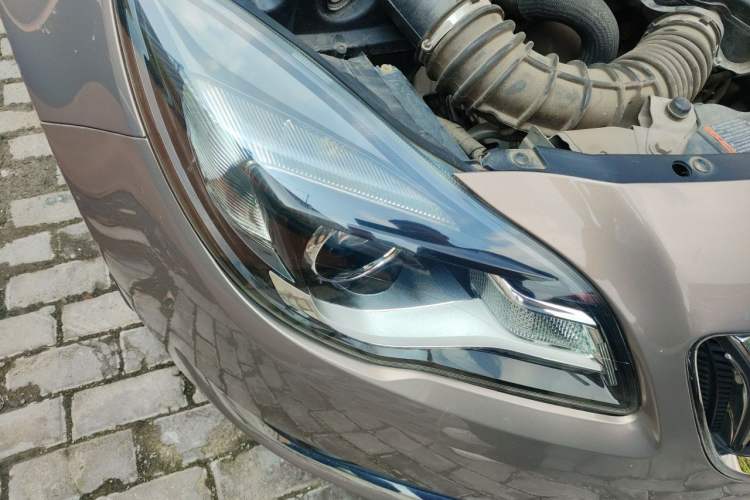 Used Buick Regal 2014 2.4L SIDI Elite Fashion Edition Right Front Headlight