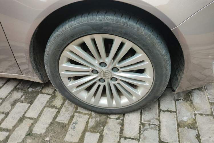Used Buick Regal 2014 2.4L SIDI Elite Fashion Edition Right Front Wheel Hub