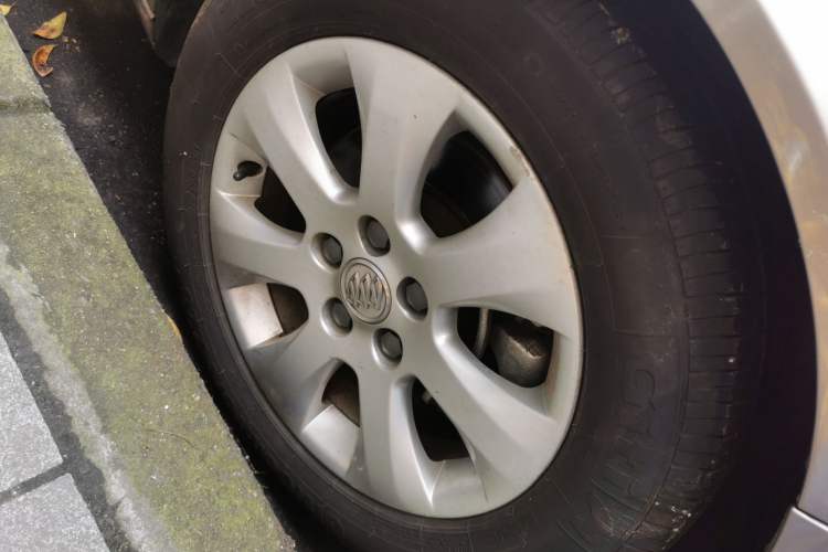 Used Buick Regal 2014 1.6T Fashionable Tech Edition Right Front Wheel Hub