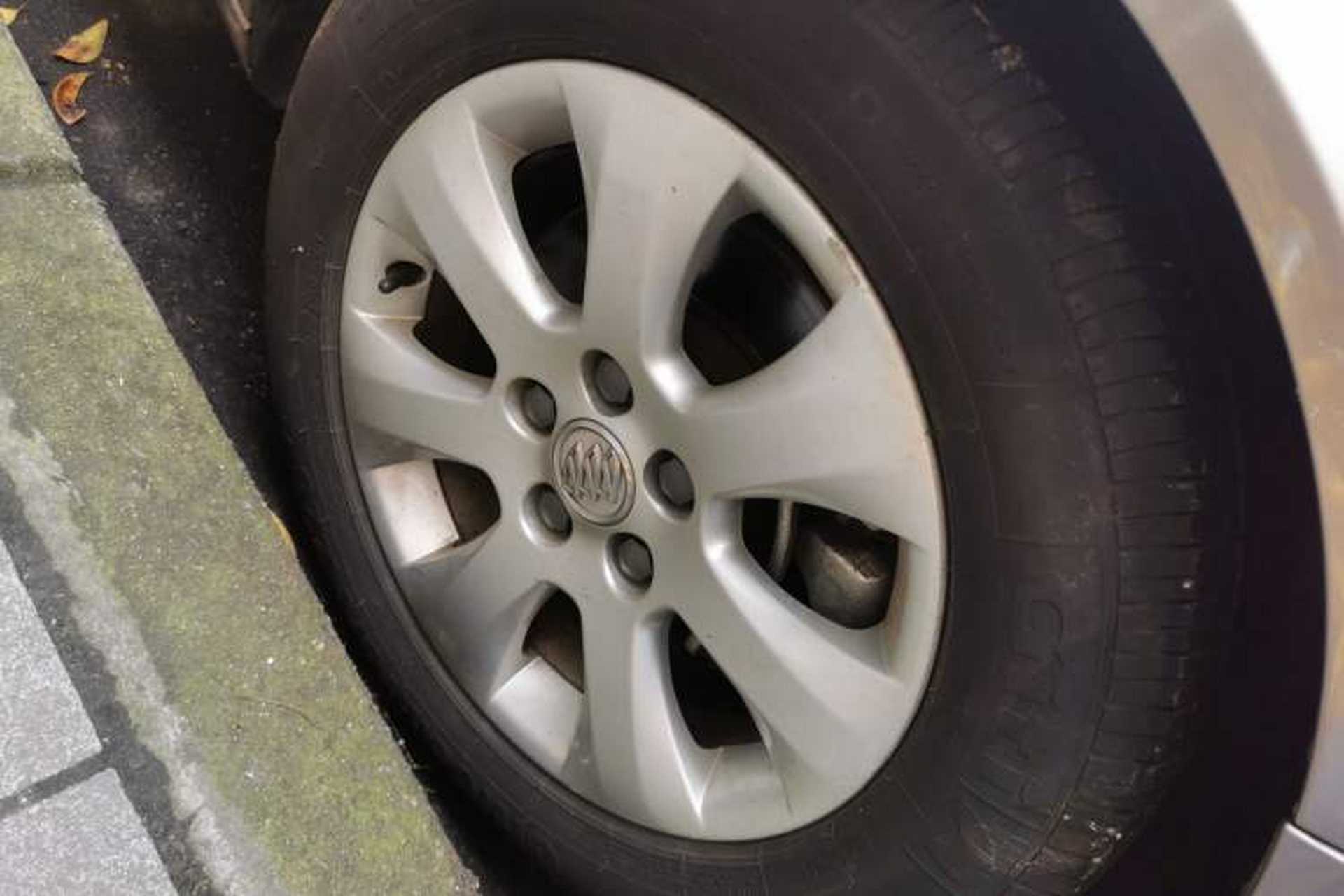 Used Buick Regal 2014 1.6T Fashionable Tech Edition Right Front Wheel Hub