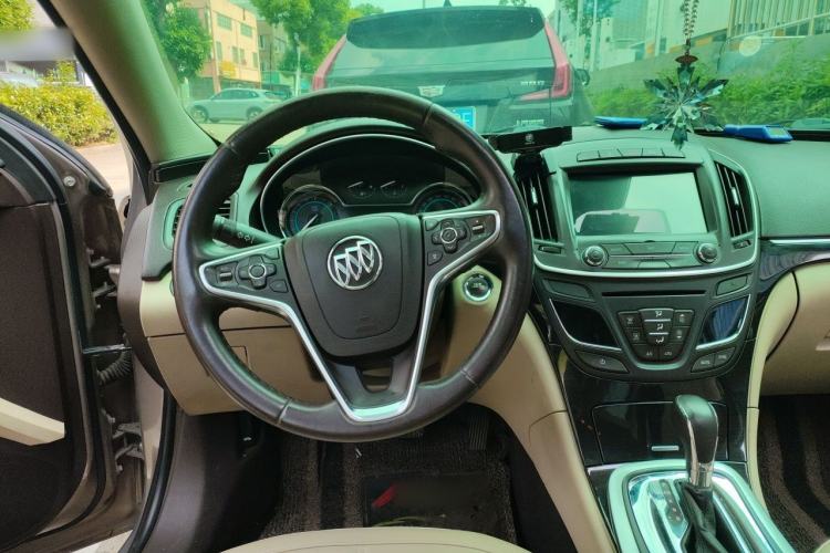 Used Buick Regal 2014 2.4L SIDI Elite Fashion Edition Steering Wheel