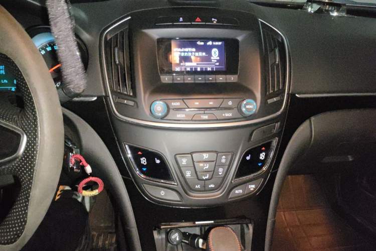 Used Buick Regal 2014 1.6T Fashionable Tech Edition Audio And AC Panel