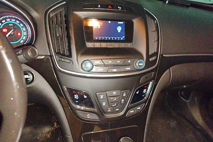 Used Buick Regal 2014 GS 2.0T Grand Sport Edition Audio And AC Panel