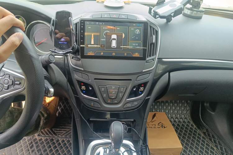 Used Buick Regal 2014 1.6T Fashionable Tech Edition Audio And AC Panel
