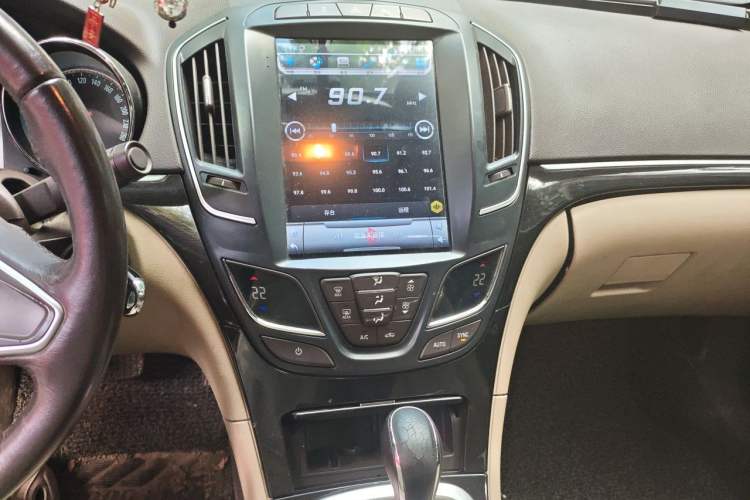 Used Buick Regal 2014 2.0L Leading Fashion Edition Audio And AC Panel