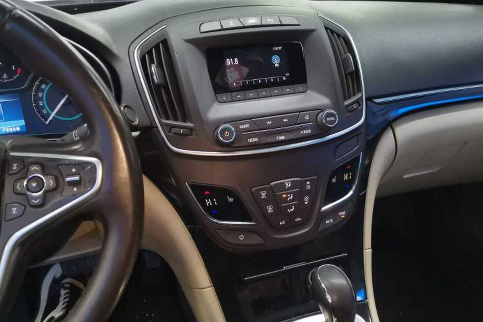 Used Buick Regal 2014 2.0L Elite Fashion Edition Audio And AC Panel