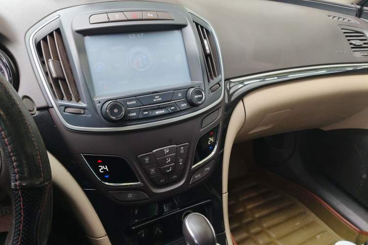 Used Buick Regal 2014 2.0L Leading Fashion Edition Audio And AC Panel