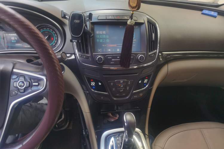 Used Buick Regal 2014 2.0L Elite Fashion Edition Audio And AC Panel