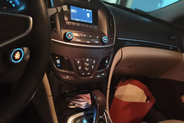 Used Buick Regal 2014 2.0L Leading Fashion Edition Audio And AC Panel