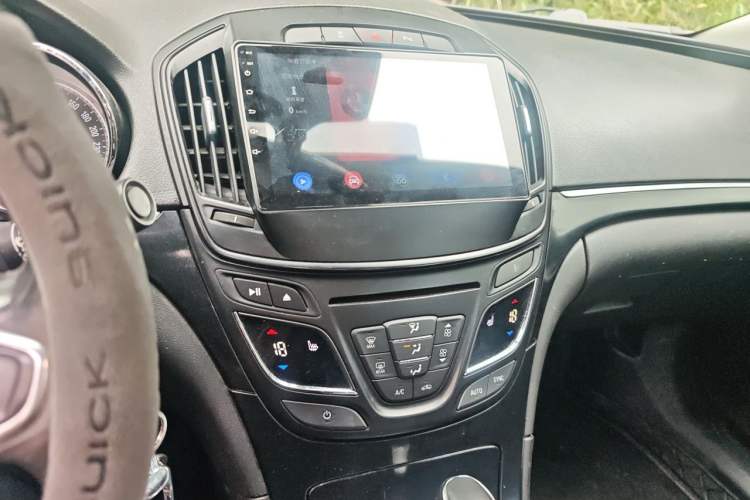 Used Buick Regal 2014 1.6T Fashionable Tech Edition Audio And AC Panel