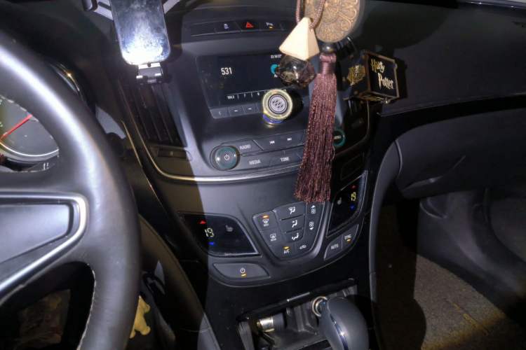 Used Buick Regal 2014 1.6T Fashionable Tech Edition Audio And AC Panel