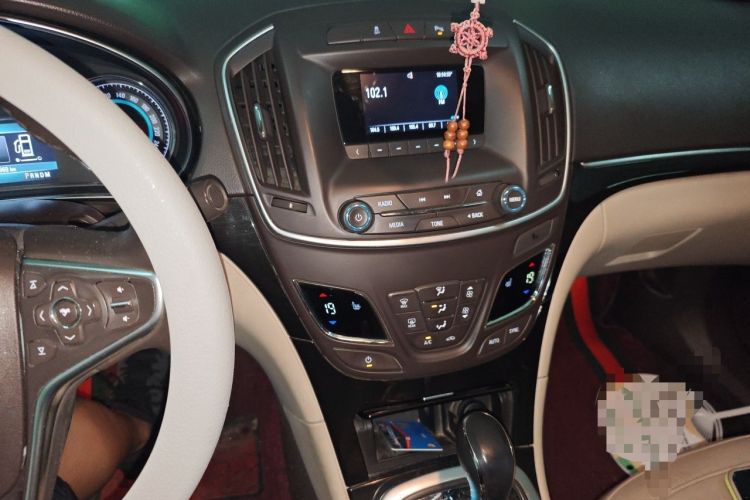 Used Buick Regal 2014 2.0L Elite Fashion Edition Audio And AC Panel