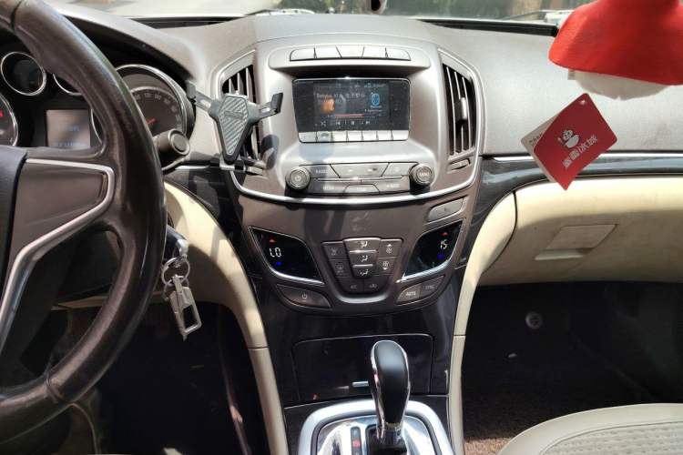 Used Buick Regal 2014 2.0L Leading Fashion Edition Audio And AC Panel