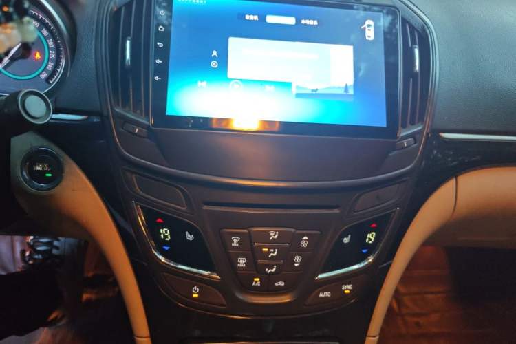 Used Buick Regal 2014 2.0L Elite Fashion Edition Audio And AC Panel