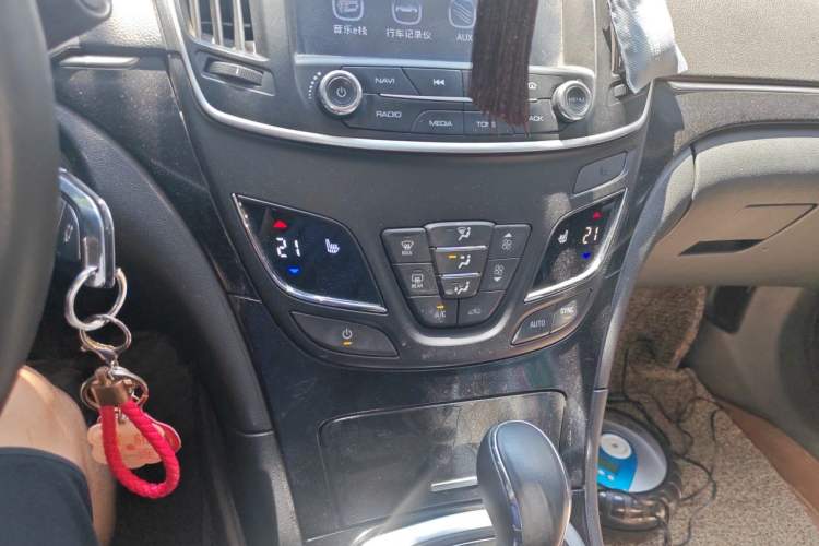 Used Buick Regal 2014 1.6T Fashionable Tech Edition Audio And AC Panel