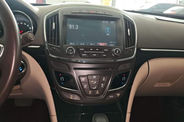 Used Buick Regal 2014 2.0L Leading Fashion Edition Audio And AC Panel