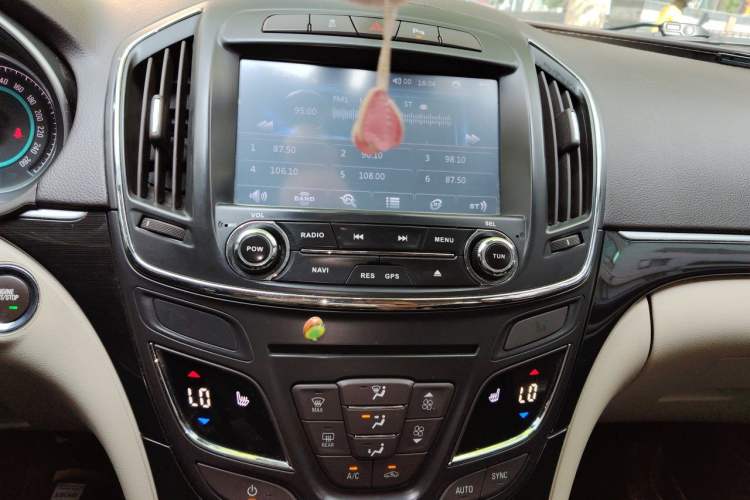 Used Buick Regal 2014 2.0L Elite Fashion Edition Audio And AC Panel
