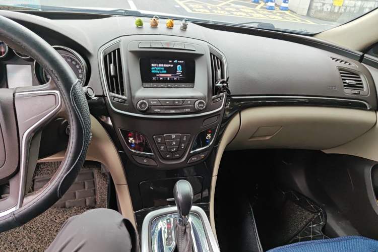 Used Buick Regal 2014 2.0L Leading Fashion Edition Audio And AC Panel