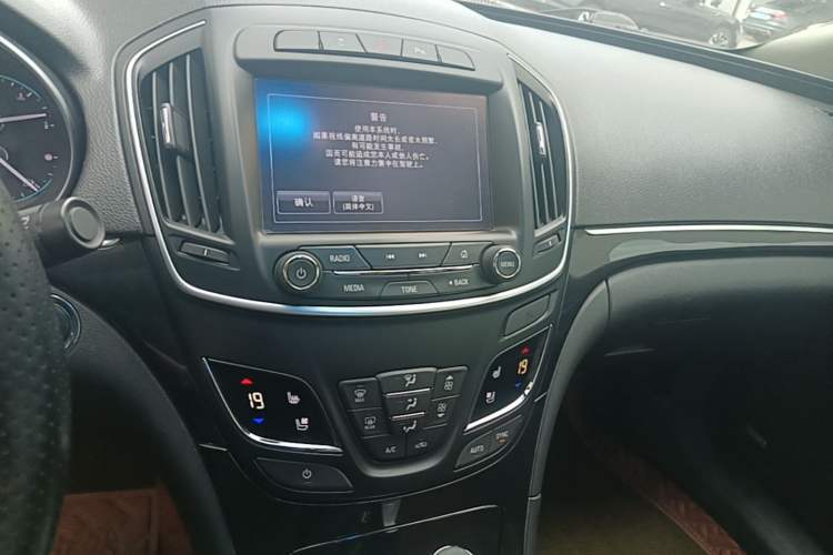 Used Buick Regal 2014 GS 2.0T Passionate Sport Edition Audio And AC Panel
