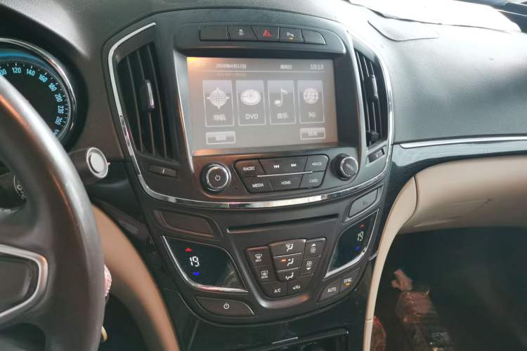 Used Buick Regal 2014 2.0L Leading Fashion Edition Audio And AC Panel