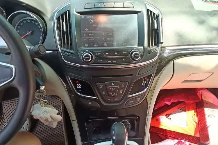 Used Buick Regal 2014 2.0L Leading Fashion Edition Audio And AC Panel