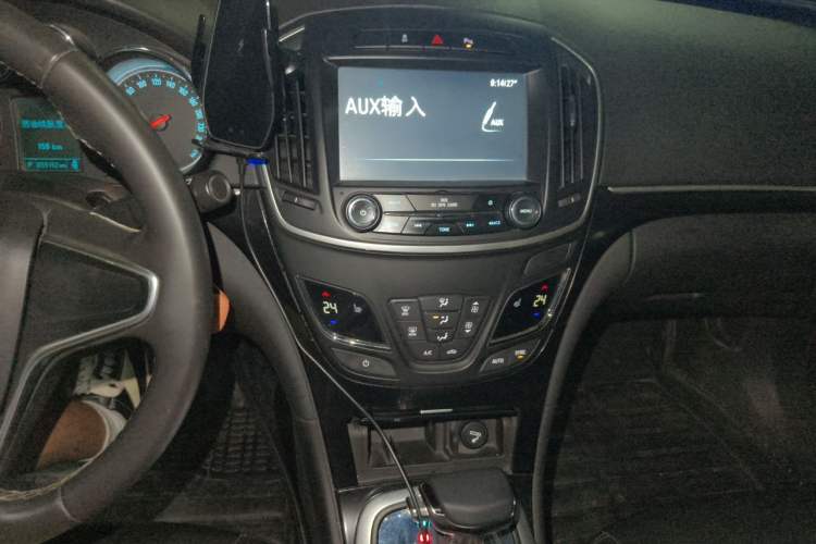 Used Buick Regal 2014 1.6T Fashionable Tech Edition Audio And AC Panel