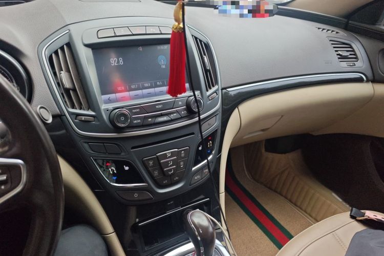 Used Buick Regal 2014 2.0L Elite Fashion Edition Audio And AC Panel