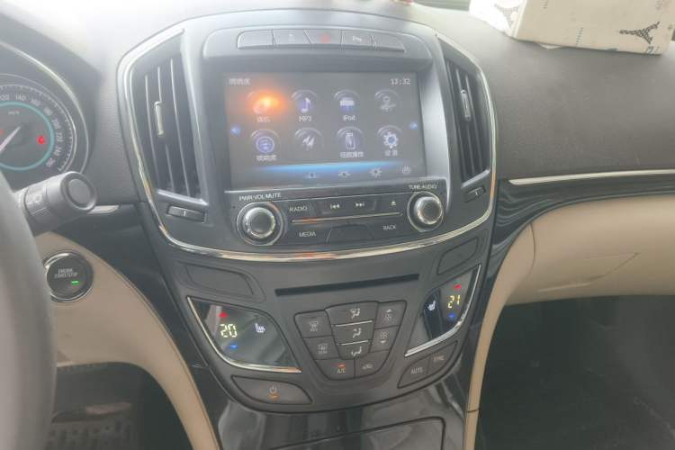 Used Buick Regal 2014 2.0L Elite Fashion Edition Audio And AC Panel