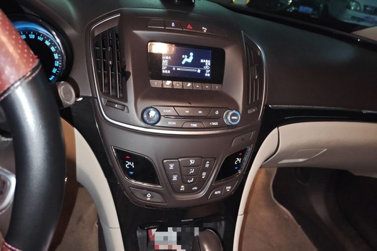 Used Buick Regal 2014 2.0L Leading Fashion Edition Audio And AC Panel