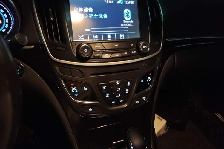 Used Buick Regal 2014 GS 2.0T Grand Sport Edition Audio And AC Panel