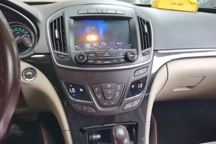 Used Buick Regal 2014 2.0L Elite Fashion Edition Audio And AC Panel