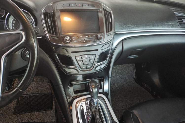 Used Buick Regal 2014 1.6T Fashionable Tech Edition Audio And AC Panel