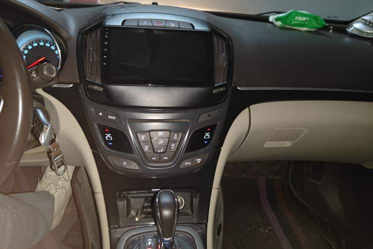 Used Buick Regal 2014 2.0L Leading Fashion Edition Audio And AC Panel