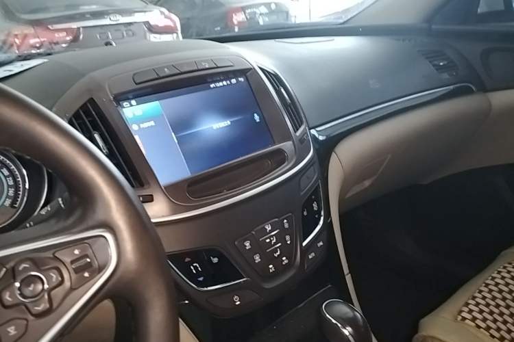Used Buick Regal 2014 2.4L SIDI Elite Fashion Edition Audio And AC Panel
