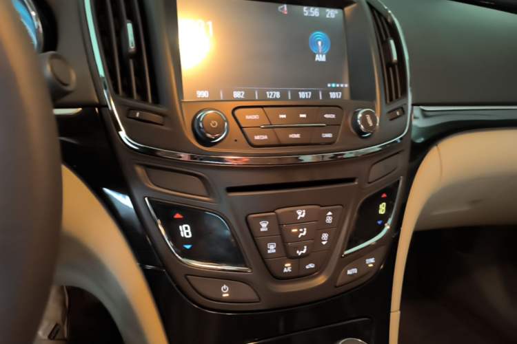Used Buick Regal 2014 2.0L Leading Fashion Edition Audio And AC Panel
