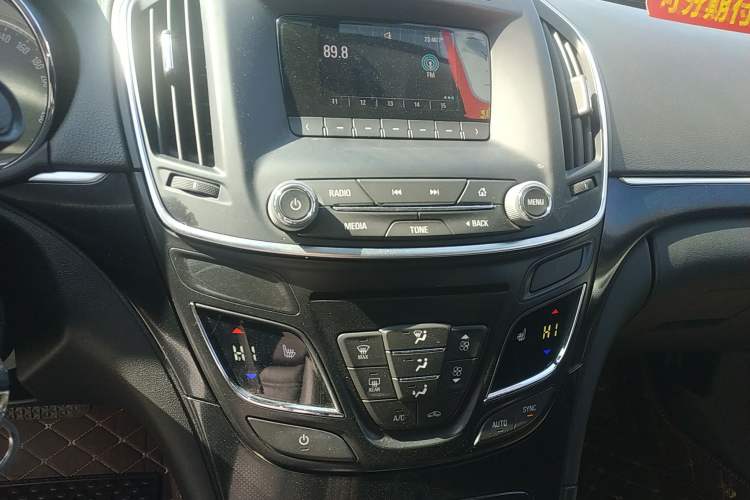 Used Buick Regal 2014 1.6T Fashionable Tech Edition Audio And AC Panel