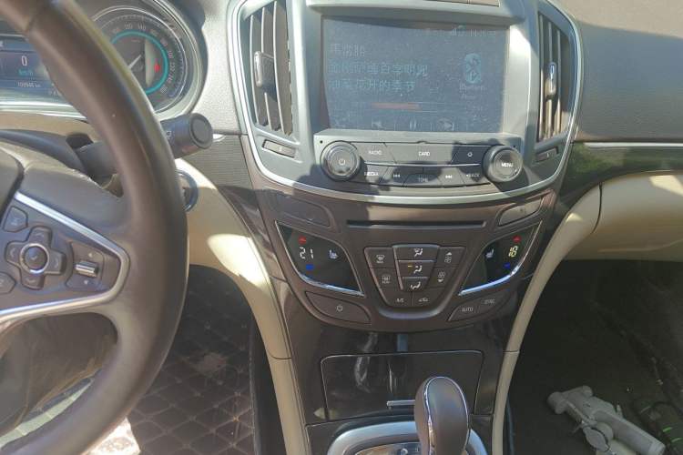 Used Buick Regal 2014 2.0L Elite Fashion Edition Audio And AC Panel