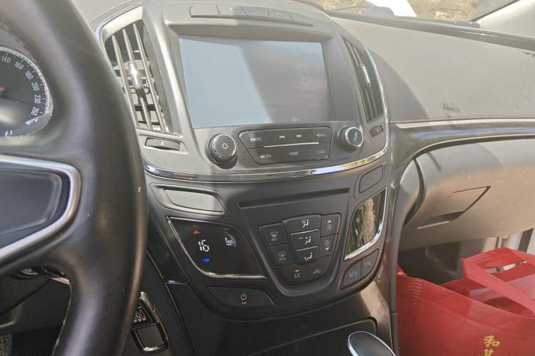Used Buick Regal 2014 1.6T Fashionable Tech Edition Audio And AC Panel