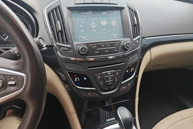 Used Buick Regal 2014 2.4L SIDI Elite Fashion Edition Audio And AC Panel