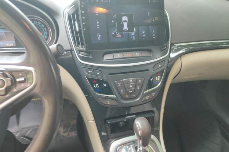 Used Buick Regal 2014 2.0L Elite Fashion Edition Audio And AC Panel