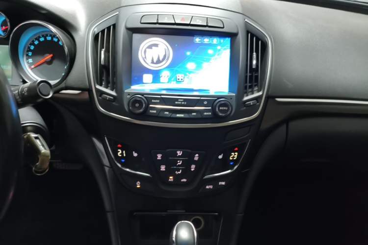 Used Buick Regal 2014 1.6T Fashionable Tech Edition Audio And AC Panel